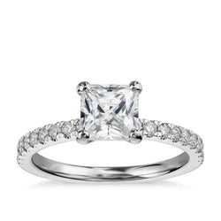 3.30 Karat Damenring mit Prinzessin und runden Echt Aus der Erde Abgebauter Natürlicher Diamanten