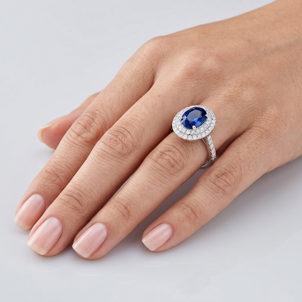 3,40 Kt Ovaler Ceylon Saphir mit runden Aus der Erde Abgebauter Natürlicher Diamanten Ring Weißgold