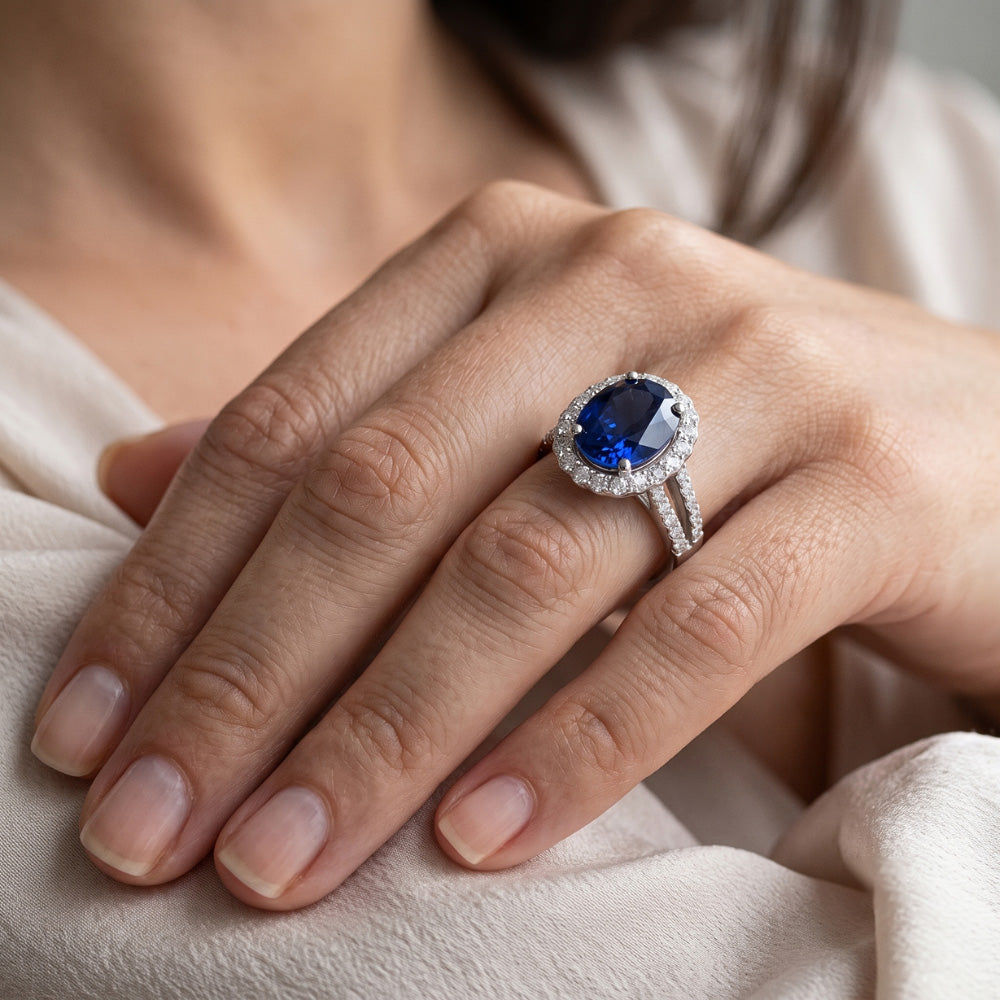 3,60 Karat Oval Blauer Saphir Aus der Erde Abgebauter Natürlicher Diamant Ehering Weißgold 14K