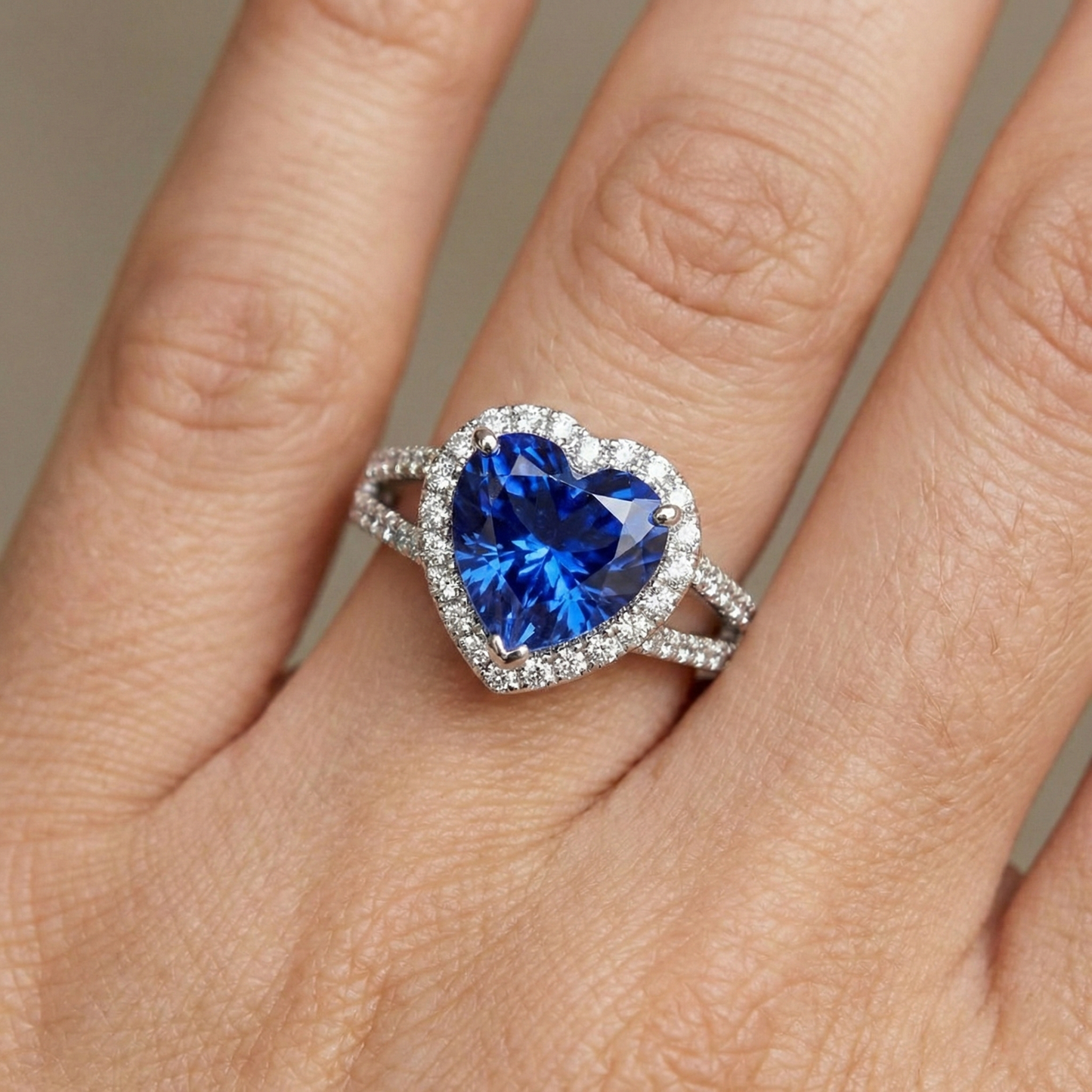 3,60 Karat Ceylon Blauer Saphir Aus der Erde Abgebauter Natürlicher Diamantring Weißgold 14K