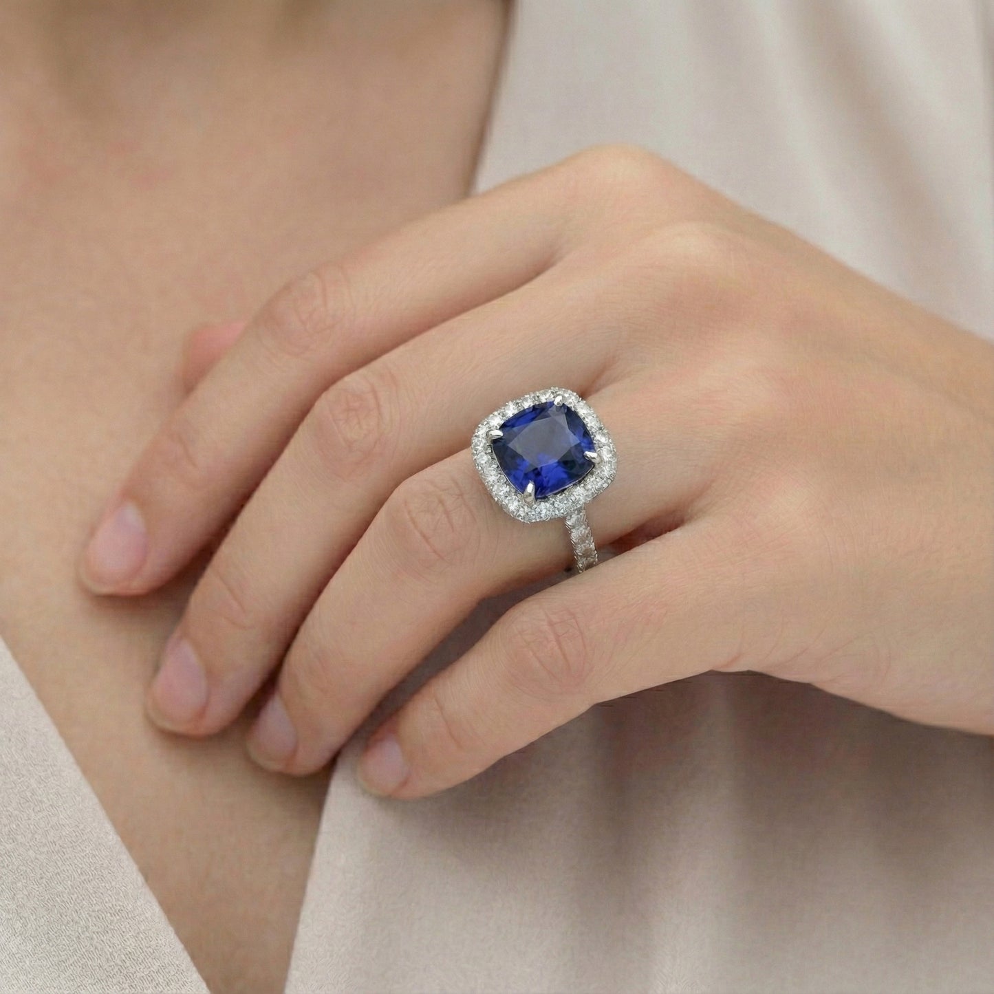 4 Carat Kissen-Saphir-Verlobungsring