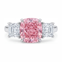 Rosa Verlobungsring 5,5 Karat im Labor gezüchteter Diamant im Kissenschliff Drei-Stein 14 Karat Weißgold