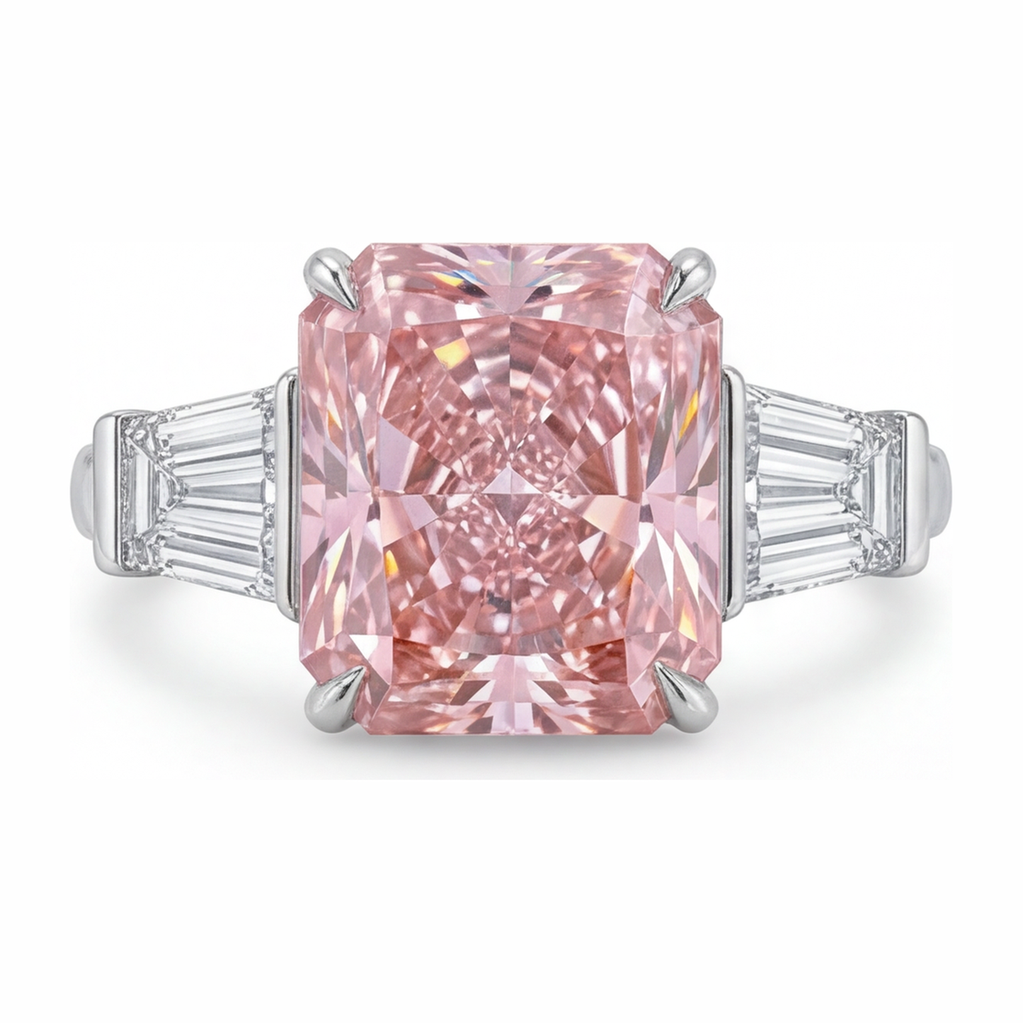 Pinkfarbener Diamantring 6 Karat im Labor gezüchtet Radiant-Schliff Drei Steine Kathedral-Fassung 14 Karat Weißgold