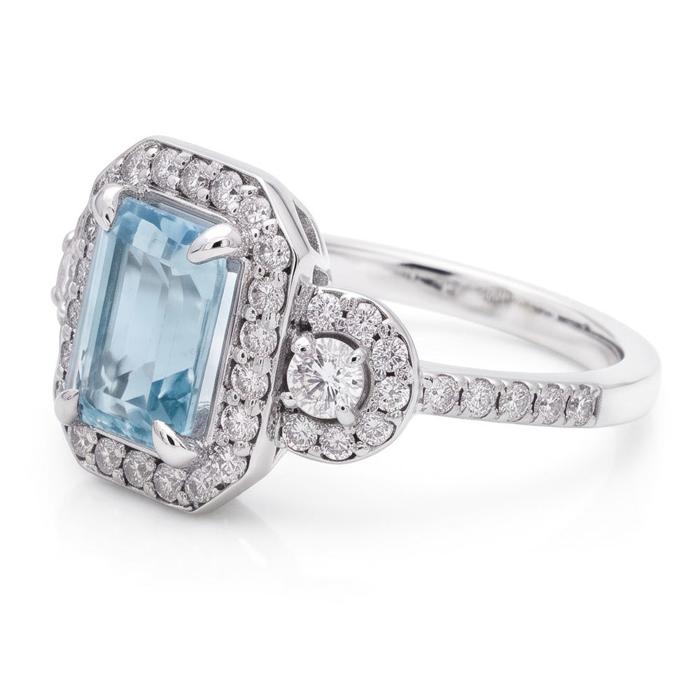 6,25 ct Smaragdschliff Aquamarin und kleine Aus der Erde Abgebauter Natürlicher Diamanten Ring Weißgold