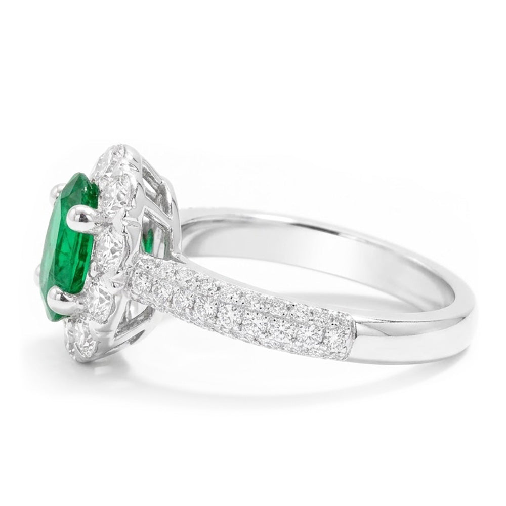 8 Karat Grüner Smaragd und Aus der Erde Abgebauter Natürlicher Diamanten Verlobungsring Weißgold 14K