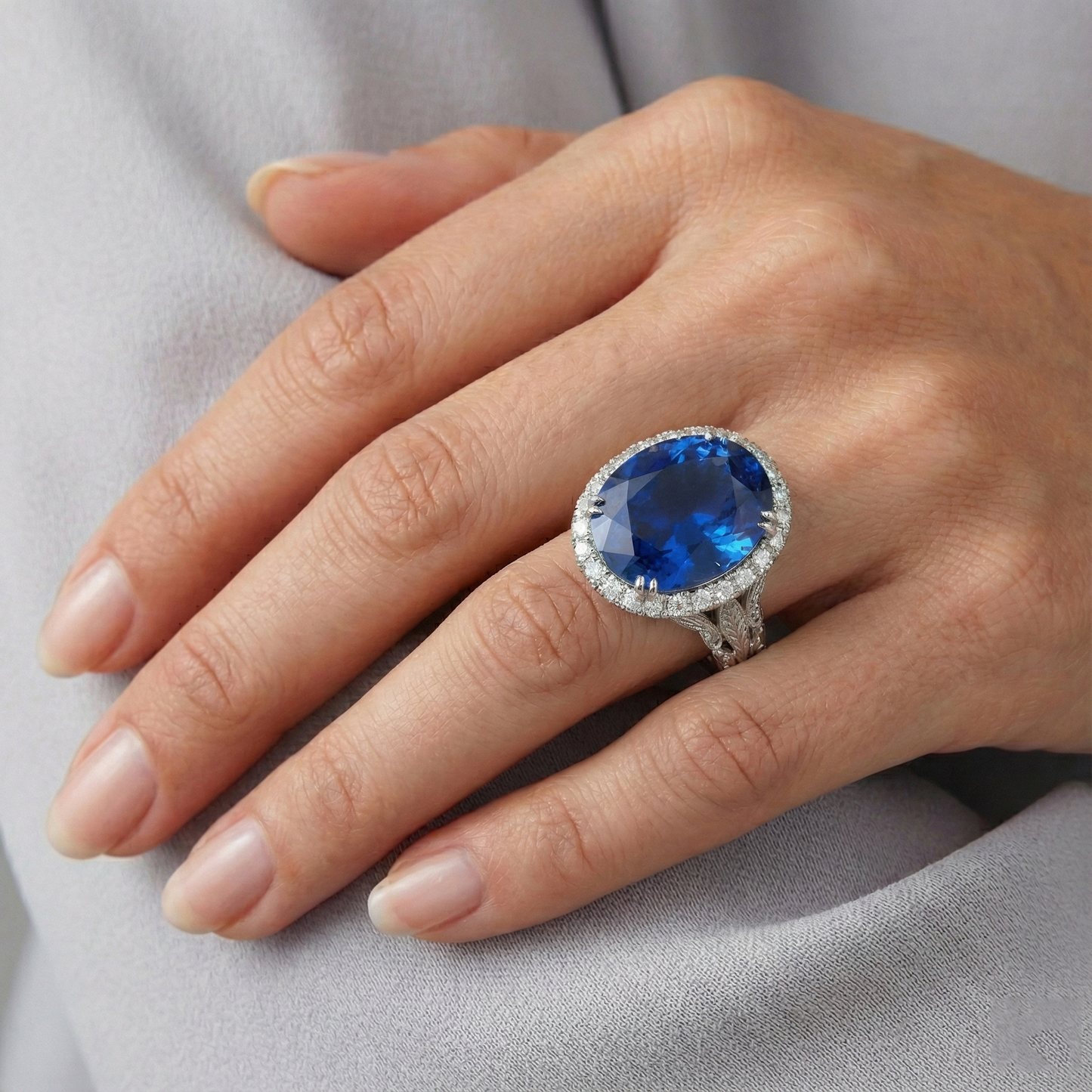 8 Karat Halo-Saphir-Verlobungsring für Damen