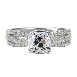 Feiner Akzent-Solitär-Ring mit Geteilte Schiene Edler Diamant
