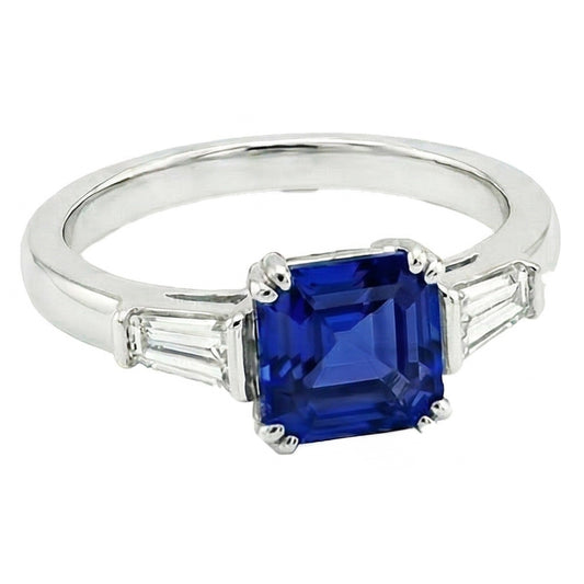 Asscher Saphir-Ring aus Gold mit drei Steinen 2.50 Karat Baguette-Aus der Erde Abgebauter Natürlicher Diamanten