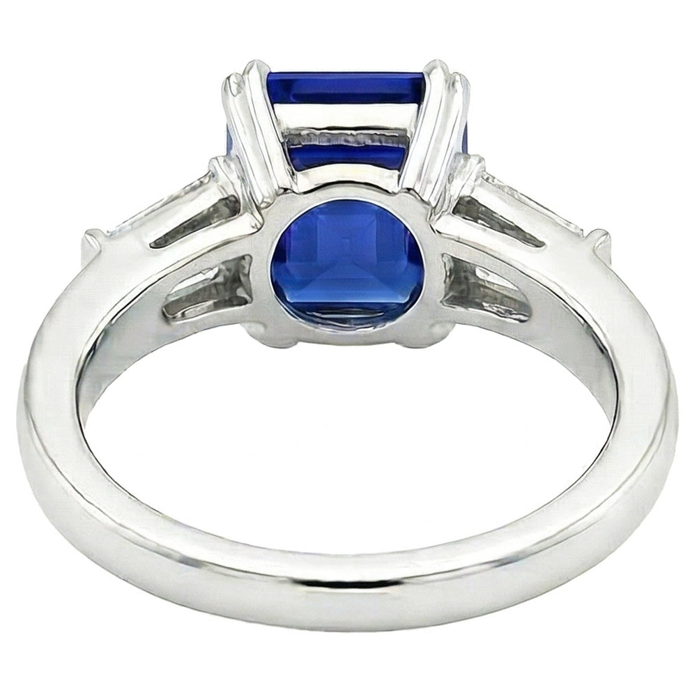 Asscher Saphir-Ring aus Gold mit drei Steinen 2.50 Karat Baguette-Aus der Erde Abgebauter Natürlicher Diamanten