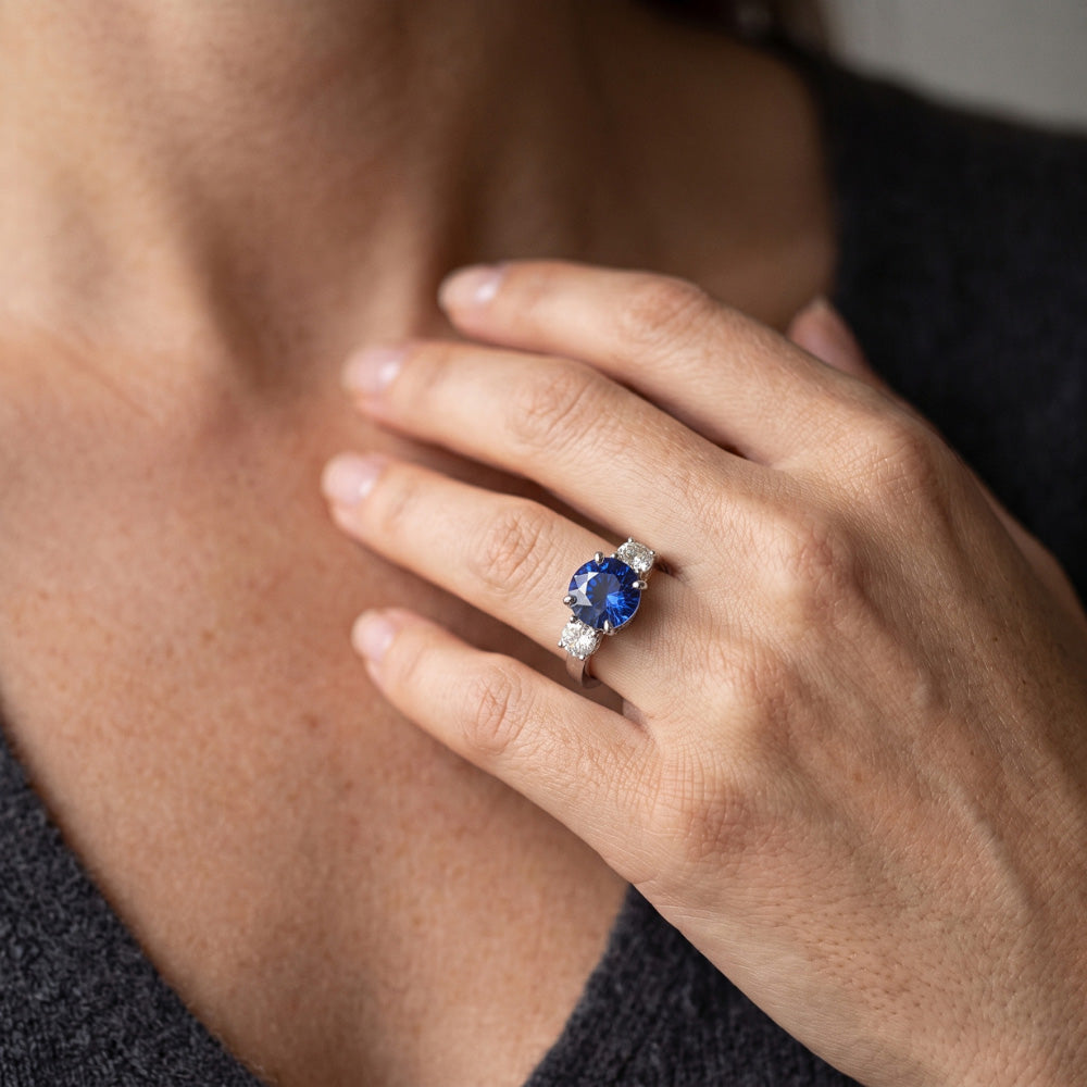 Aus der Erde Abgebauter Natürlicher Diamant 3 Steine Ring Sri Lanka Saphir Rundschliff 2.50 Karat