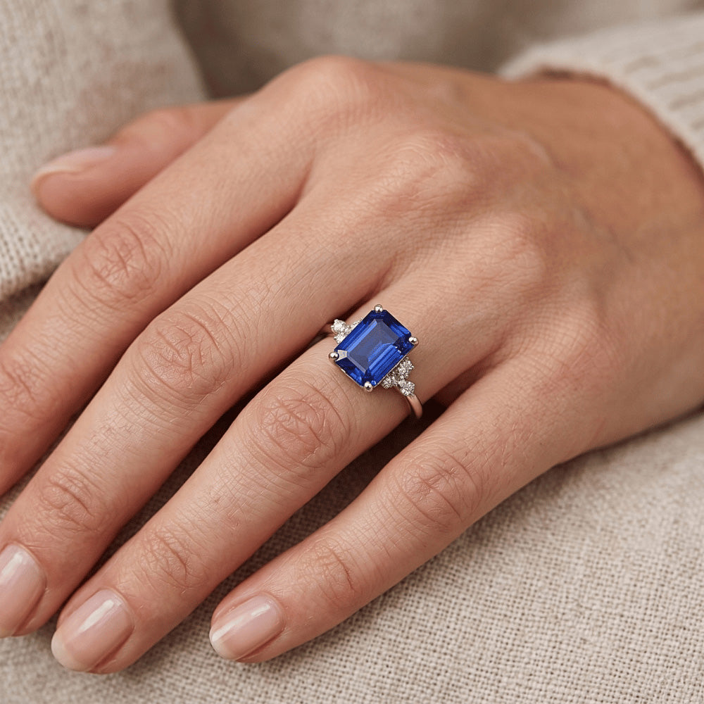 Aus der Erde Abgebauter Natürlicher Diamant-Verlobungsring Smaragd mit Akzenten blauer Saphir 4 Karat