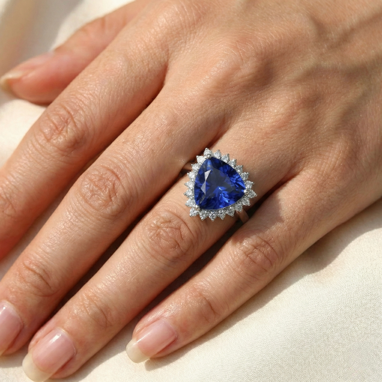 echter trillion diamant 3.50Karat ring auf Weiß