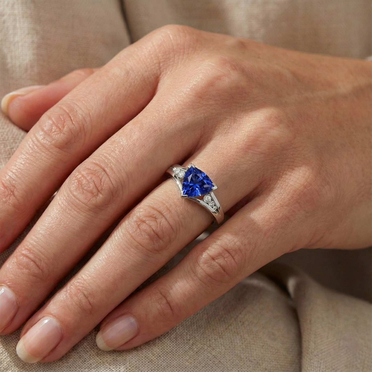 echter trillion diamant 1.25Karat ring Profilansicht