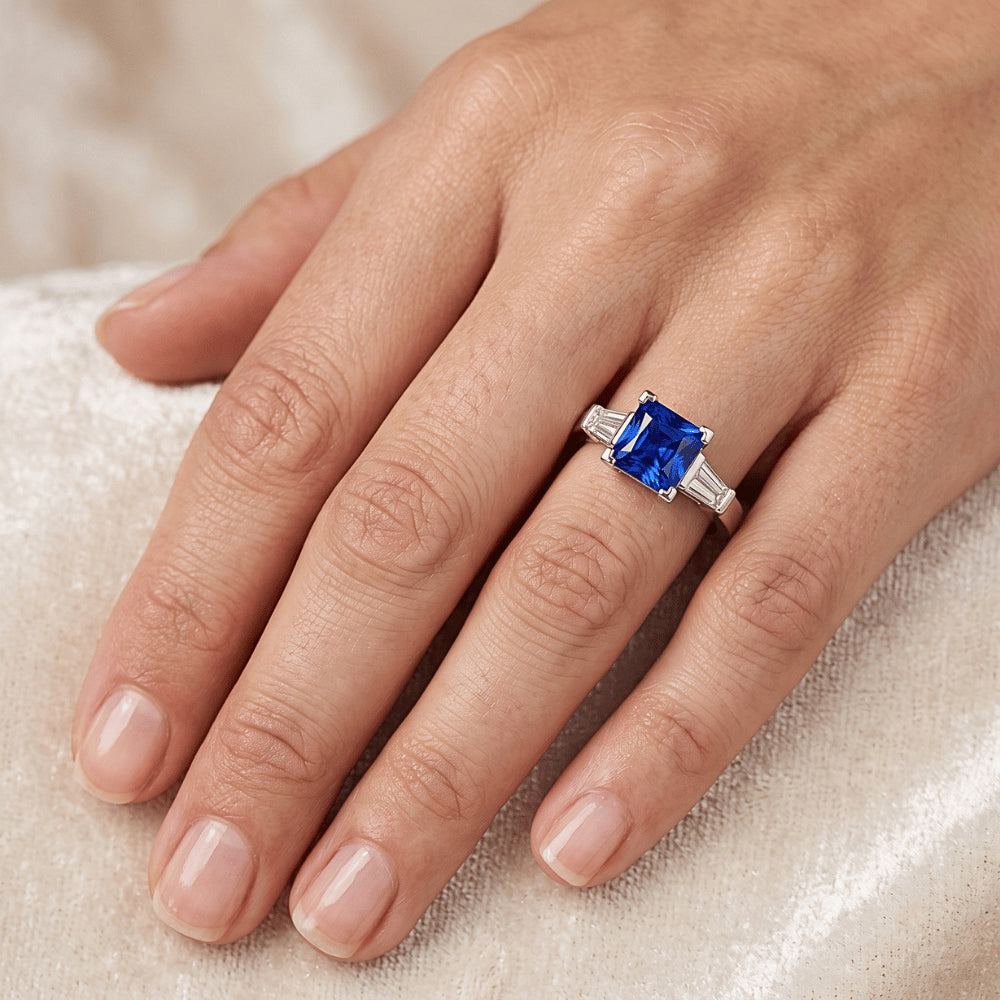 Baguette Aus der Erde Abgebauter Natürlicher Diamant 3 Steine Ring Strahlend Hellblauer Saphir 2.50 Karat