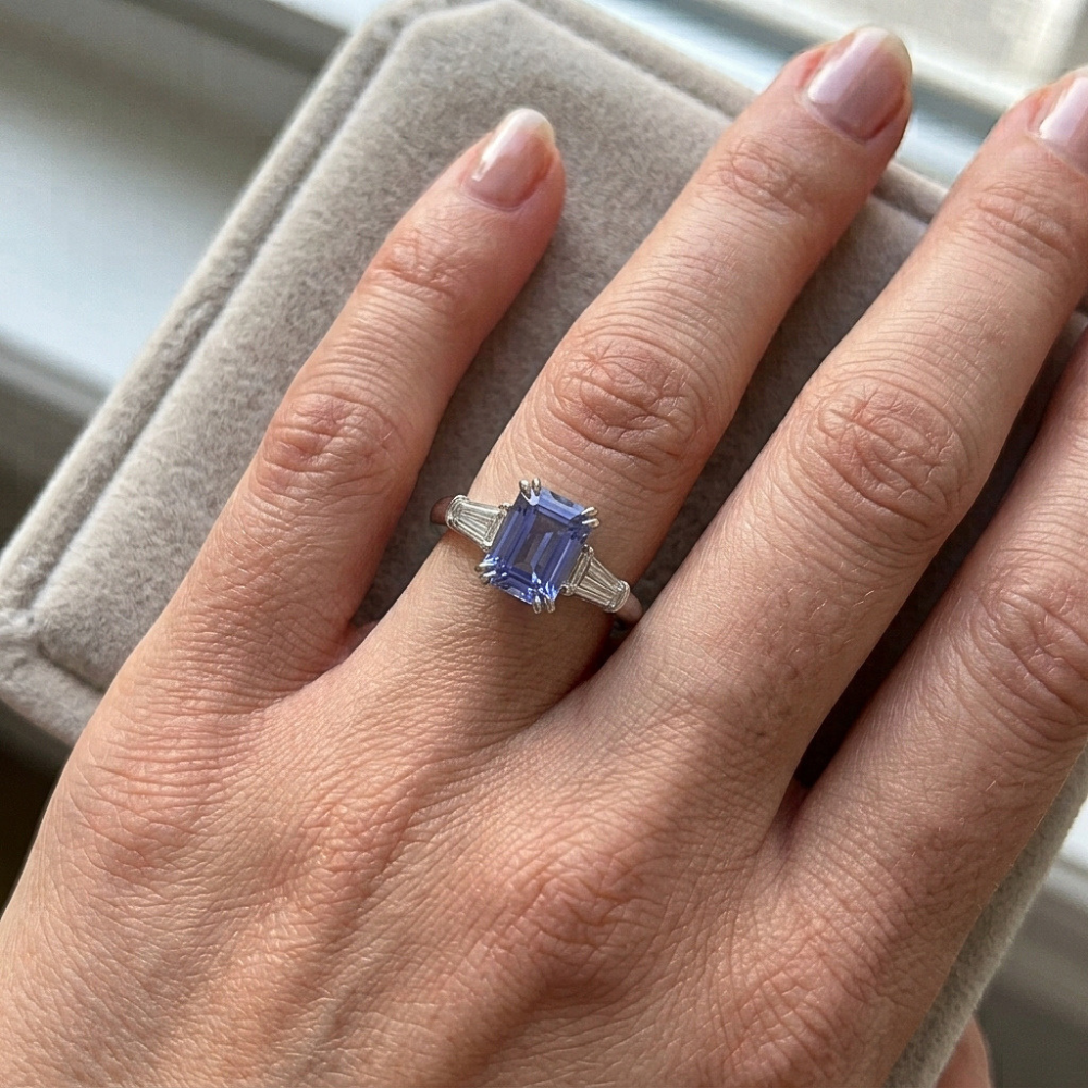 Baguette Natürlicher Diamant ( nicht im Labor gezüchtet ) 3 Steine Smaragdschliff Blauer Saphir Ring 2,25 Karat