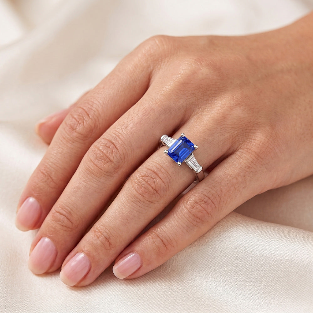 Baguette Natürlicher Diamant ( nicht im Labor gezüchtet ) Drei Stein Smaragdförmiger Ring 1,25 Karat