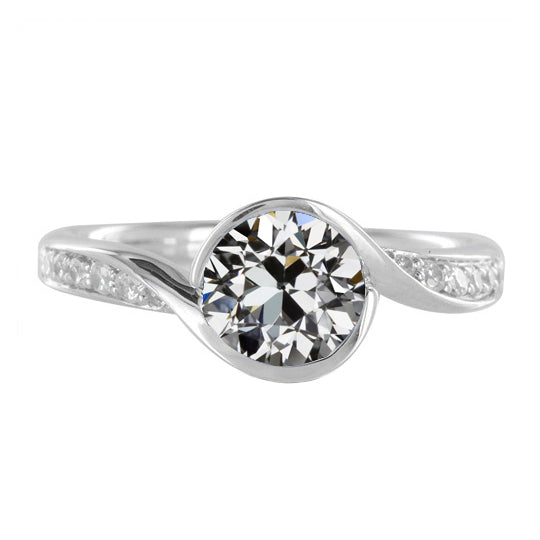 Solitär mit Seitensteinen 14K Weißgold mit Diamant – Hauptansicht