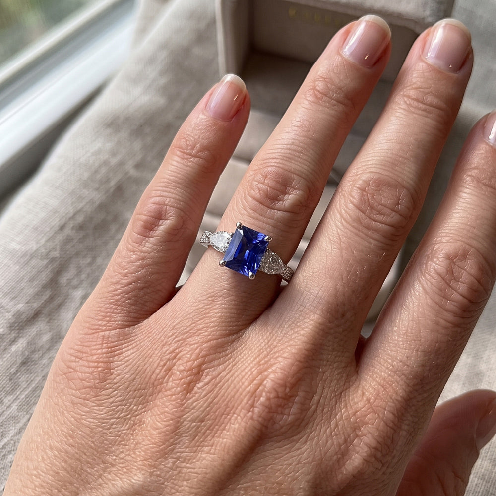 Blauer Saphir Edelstein Radiant Cut Ring Birne & Runde Aus der Erde Abgebauter Natürlicher Diamanten 3 Karat