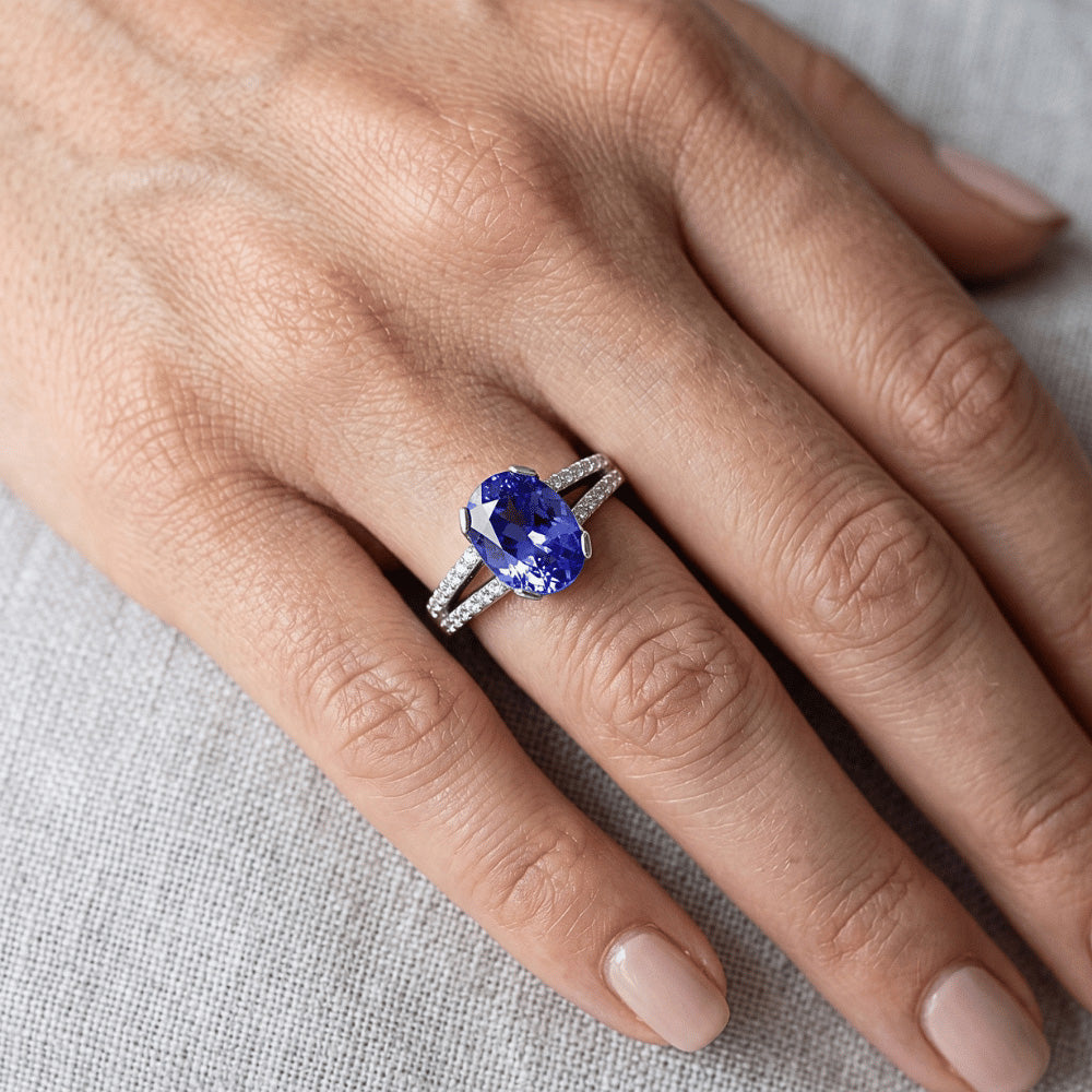 Ceylon Blue Sapphire Oval Runden Aus der Erde Abgebauter Natürlicher Diamant 3,75 Karat Jubiläumsring