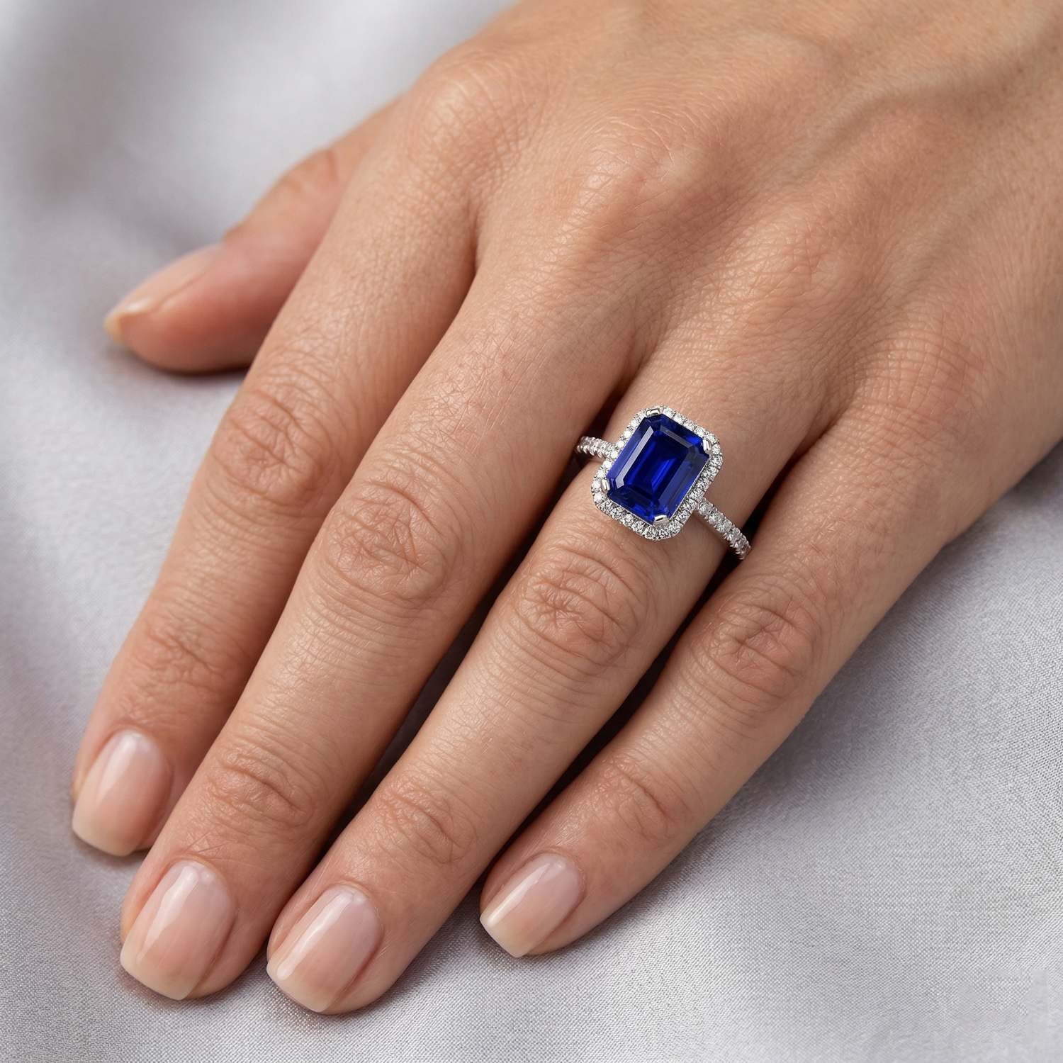 echter round saphir 3.50Karat ring mit Diamantbesatz