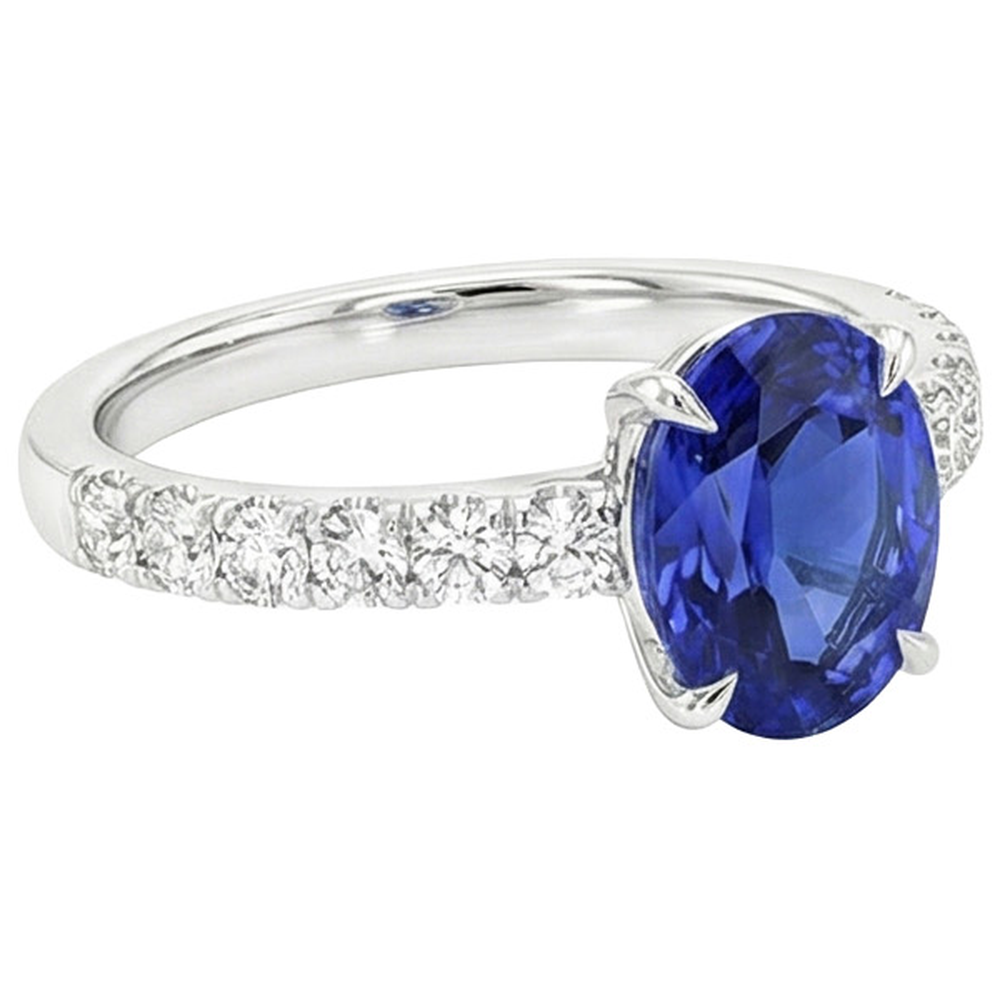 echter oval diamant 4Karat ring auf Weiß