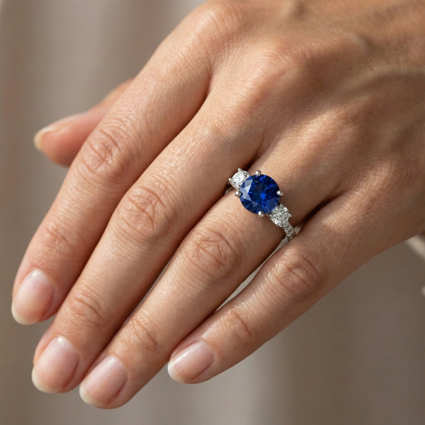 Damen Aus der Erde Abgebauter Natürlicher Diamant Saphir Ring 3,50 Karat Gold im Rundschliff mit Akzenten