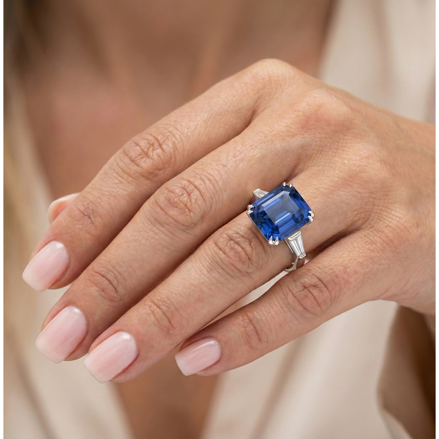 Damen Ring aus 3 Steinen Smaragd mit natürlichem Saphir und Natürlicher Diamant ( nicht im Labor gezüchtet )en 4,50 Karat
