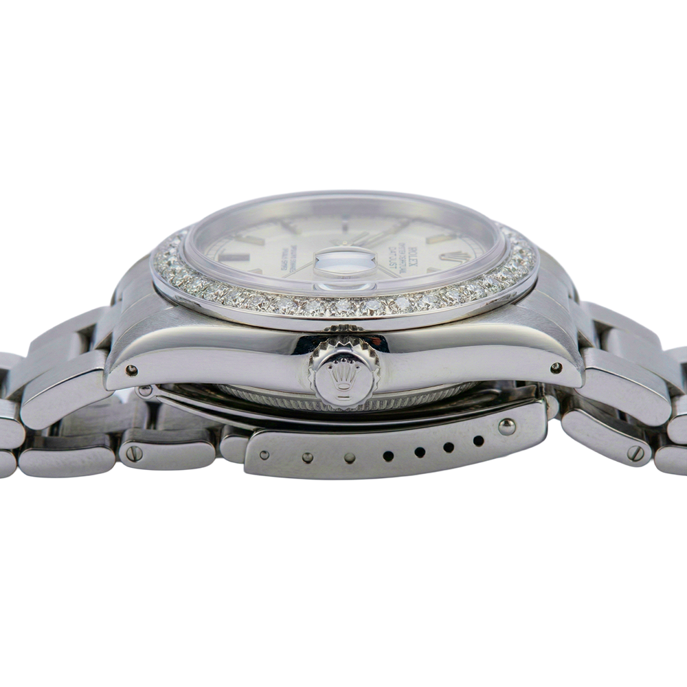 Damenuhr mit silbernem Zifferblatt und Diamantlünette, Rolex-Datumsarmband