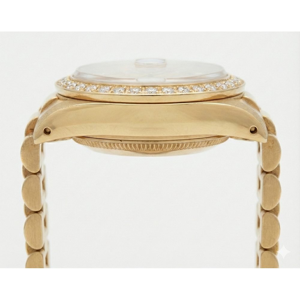 Diamantlünette Rolex Datejust Präsidentenstil Uhr Weißes Stickzifferblatt Gelbgold