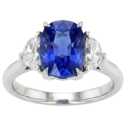 Drei-Stein-Aus der Erde Abgebauter Natürlicher Diamant & blauer Saphir-Verlobungsring 8 Karat Gold 14K