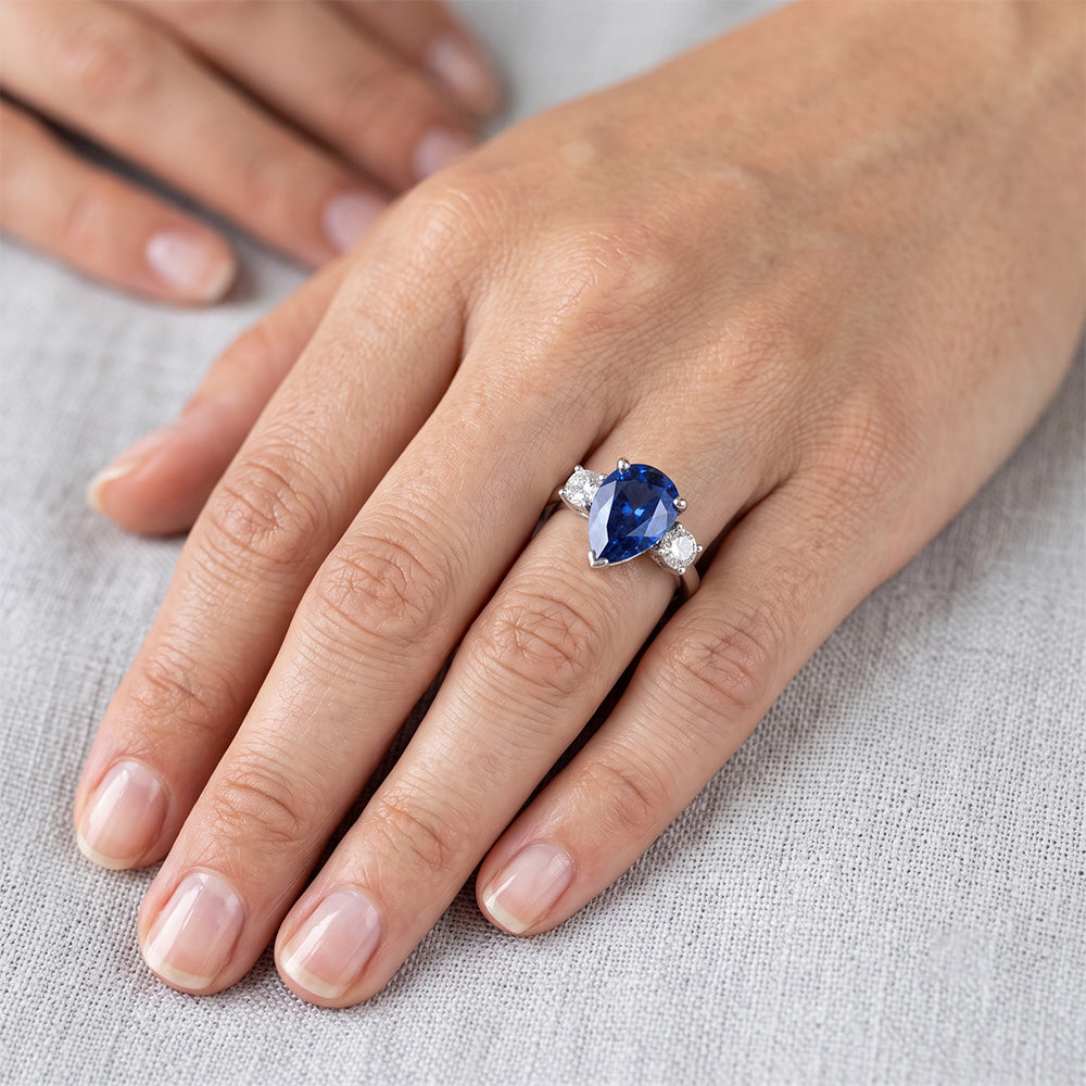 Drei-Stein-Birnen-Blauer Saphir und Aus der Erde Abgebauter Natürlicher Diamant-Verlobungsring 4.20 ct.