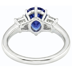 Drei-Steine-Ring Birne SriLanka Saphir 2 Karat & Smaragddiamanten