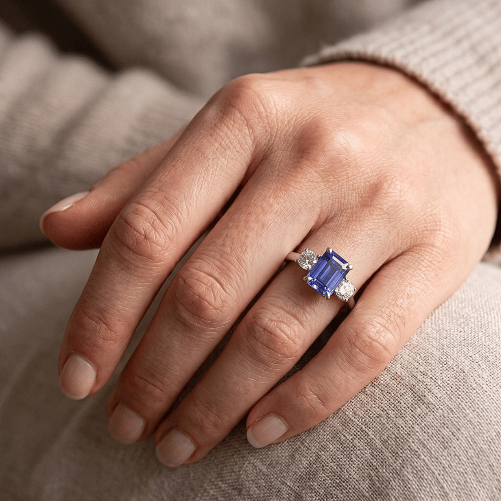 Drei Steine Ring Smaragd Sri Lanka Saphir & Aus der Erde Abgebauter Natürlicher Diamanten 3,50 Karat
