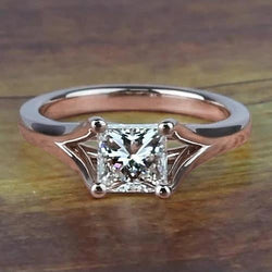 Echter 14-karätiger Roségold-Diamant-Verlobungsring im Prinzessschliff mit geteiltem Schaft