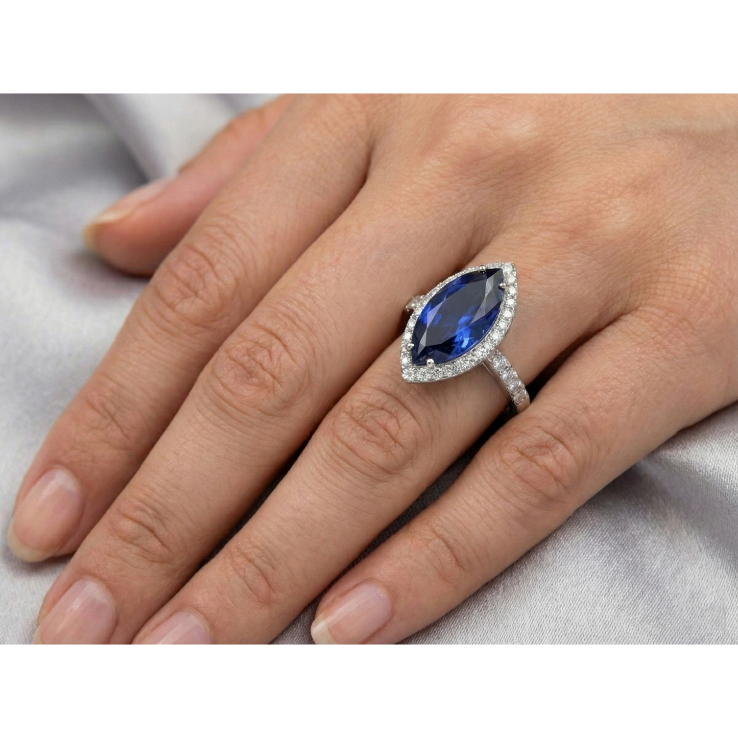 Echter 4 Carat Marquise-Saphir-Ring