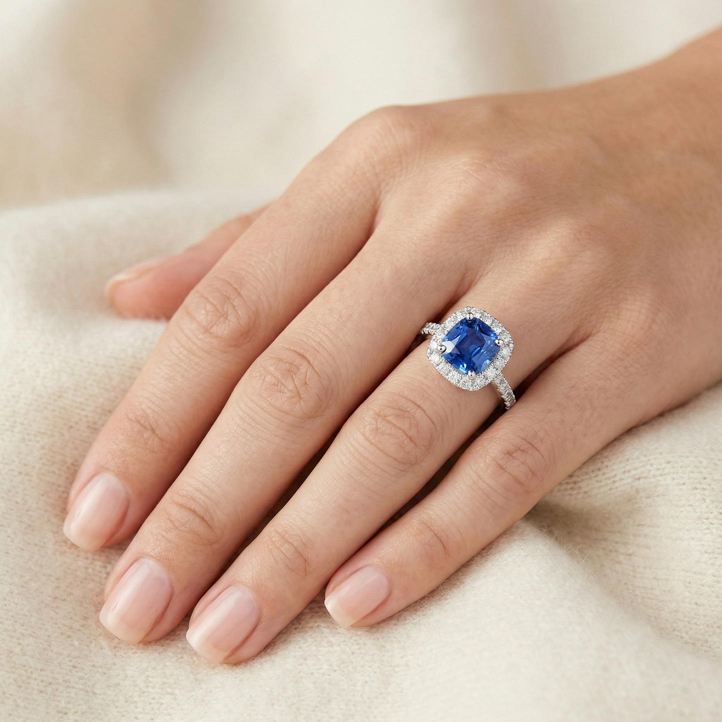 Echter Verlobungsring mit blauem Saphir