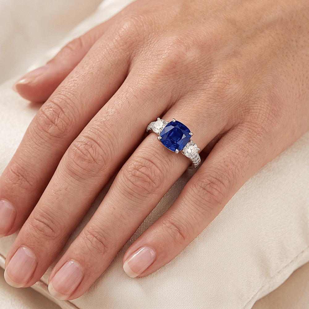 Edelstein Schmuck Kissen Saphir Ring 3,50 Karat 3 Steine Stil