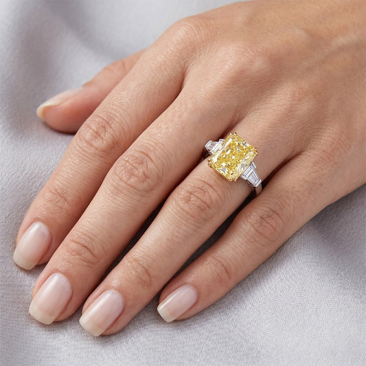 Fancy Gelber Diamant Drei-Stein-Ring – VVS 5 Karat Bicolor 14K