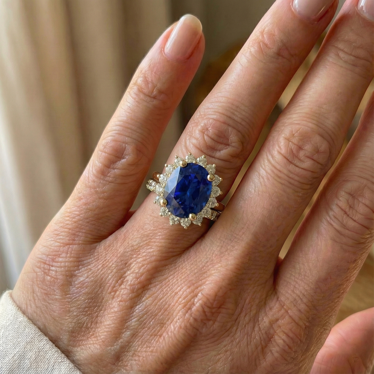 Gelbgold-Ceylon-Saphir-Ring mit Aus der Erde Abgebauter Natürlicher Diamantakzenten 7,50 Karat