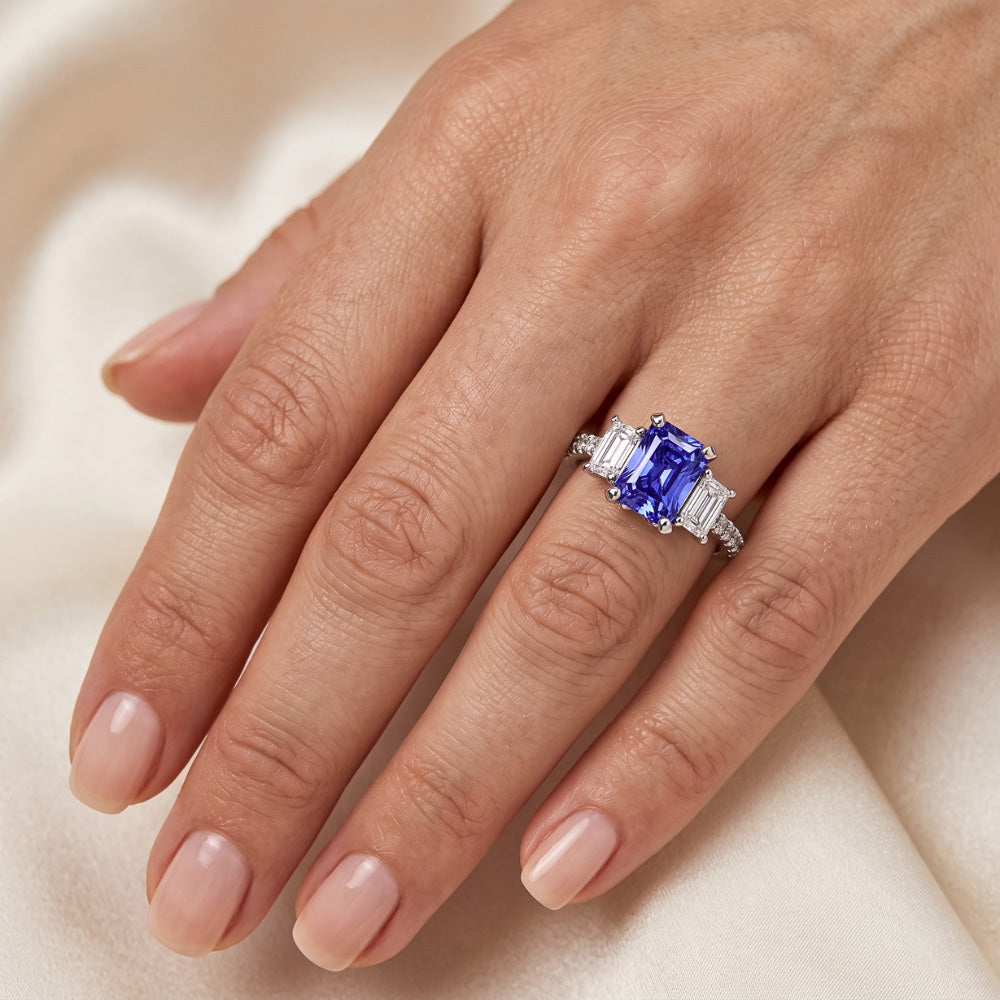 Gold-Smaragd-Natürlicher Diamant ( nicht im Labor gezüchtet )-Blau-Saphir-Ring mit runden Akzenten 3,50 Karat