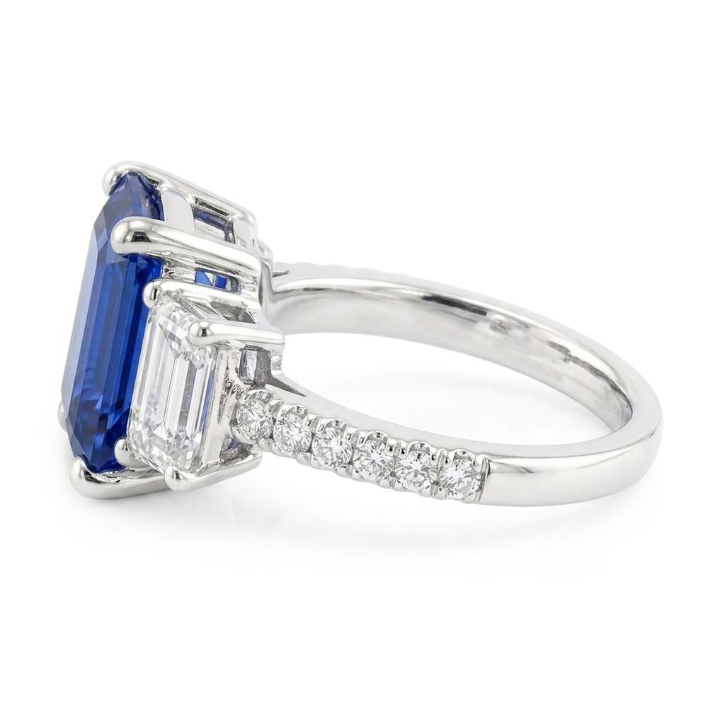Gold-Smaragd-Natürlicher Diamant ( nicht im Labor gezüchtet )-Blau-Saphir-Ring mit runden Akzenten 3,50 Karat