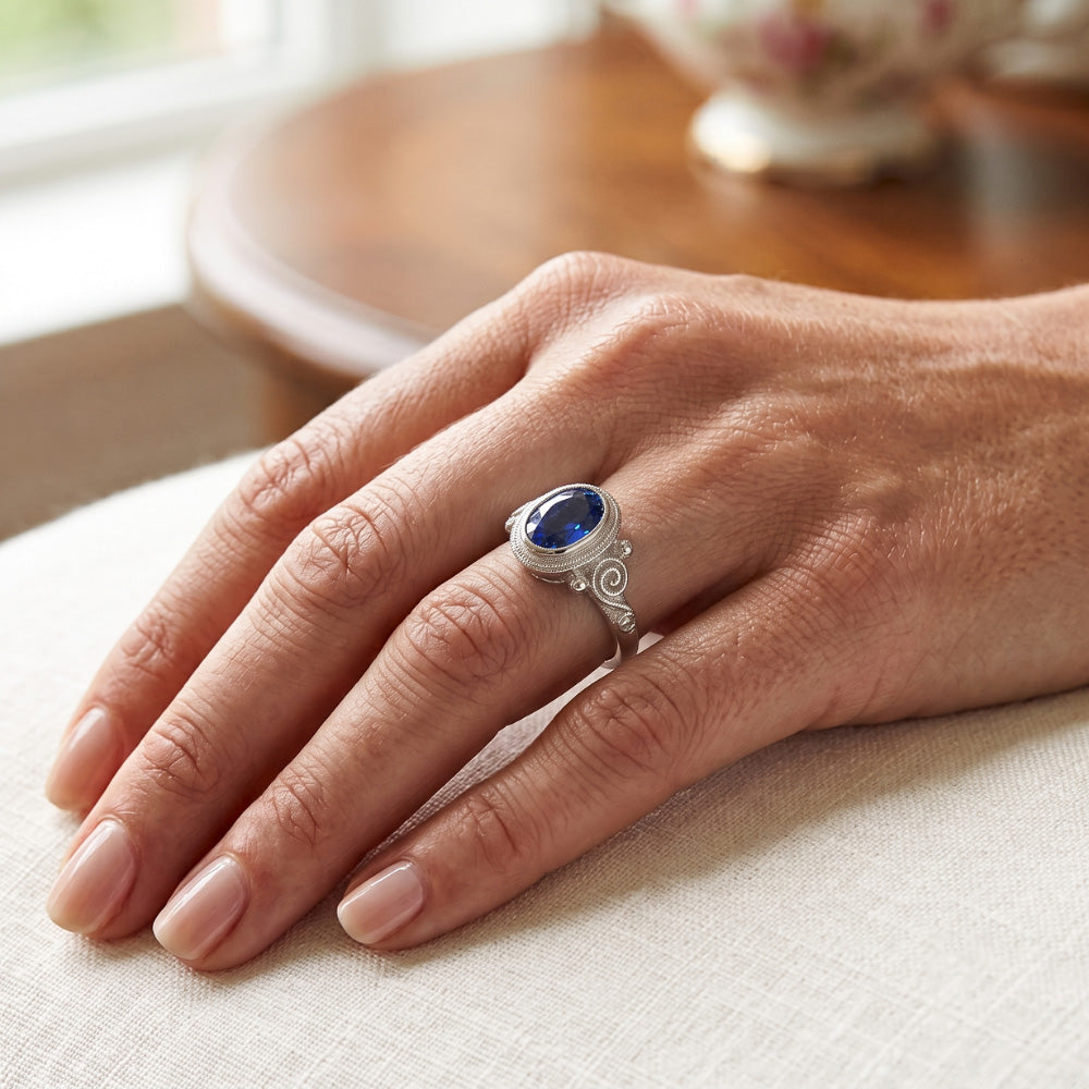 Gold Solitaire Oval Blauer Saphir Ring Antik-Stil 2 Karat
