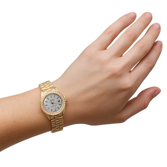 Goldene Präsidenten-Rolex-Uhr, weißes Stick-Zifferblatt, Diamant-Lünette, Date Just