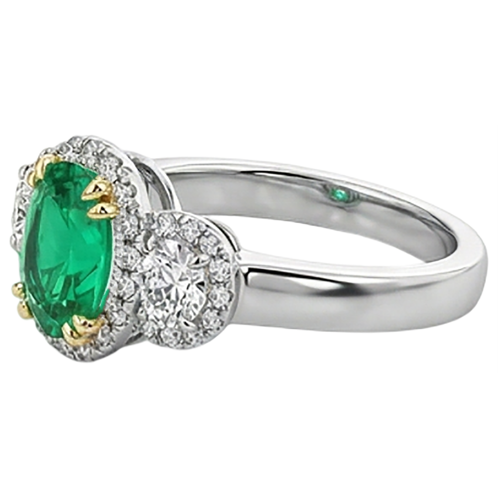 Smaragd Oval Schmuckstein-Ring in 14 Karat Zweifarbig Gold – Draufsicht