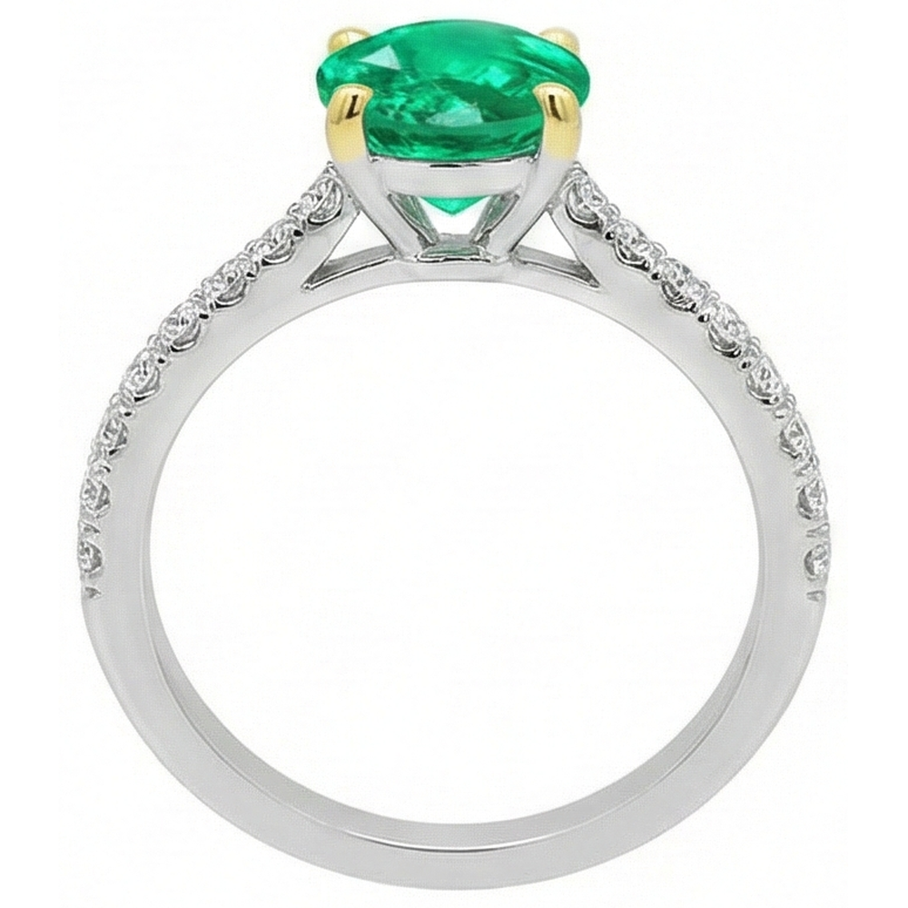 Oval Smaragd Ring in 14 Karat Zweifarbig Gold – Schrägansicht
