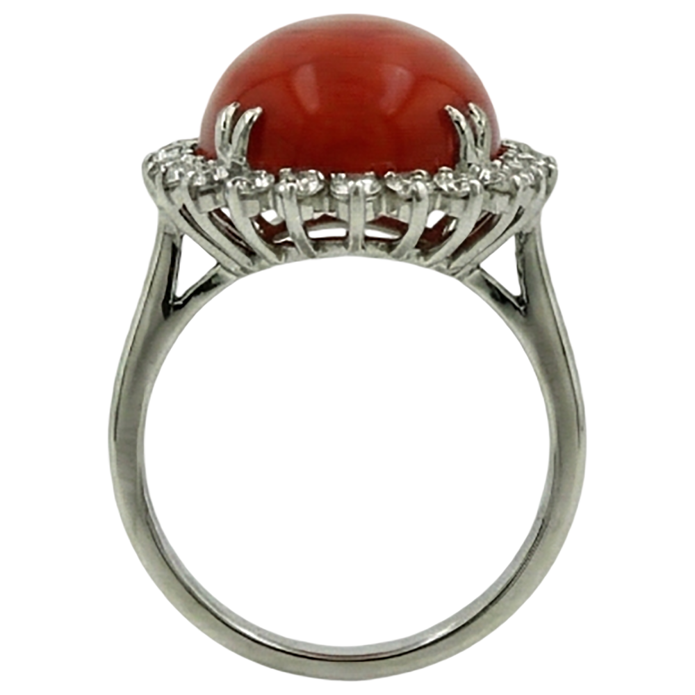 Große ovale rote Koralle mit kleinen runden Aus der Erde Abgebauter Natürlicher Diamanten 13 Karat Ring Weißgold 14K