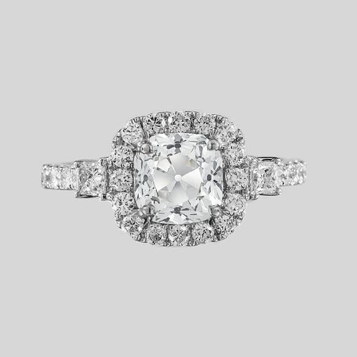Halo kissenförmiger Ring alter Bergmann Echt Diamants 3 Karat 3 Stone Style