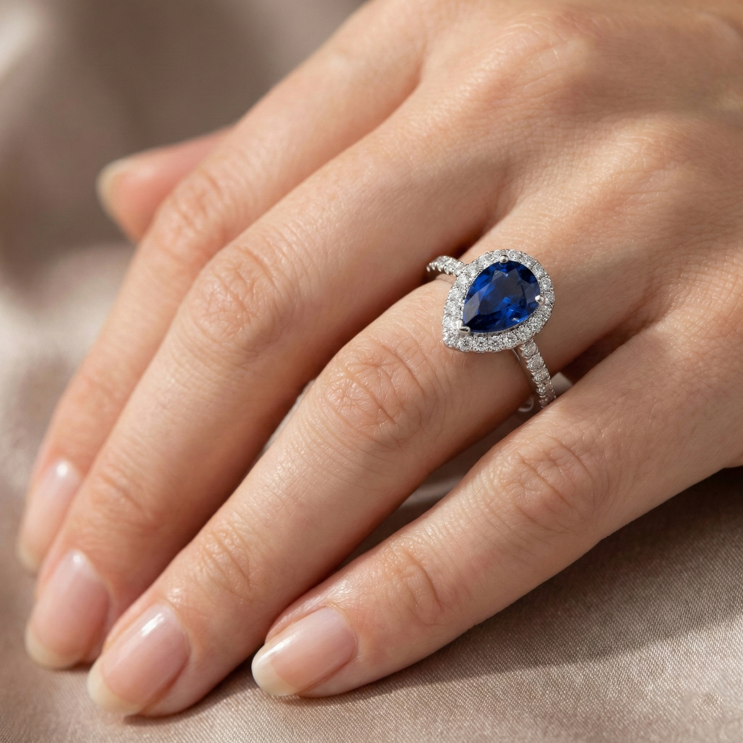 Halo Aus der Erde Abgebauter Natürlicher Diamant Sri Lanka Blauer Saphir Ring 2,75 Karat