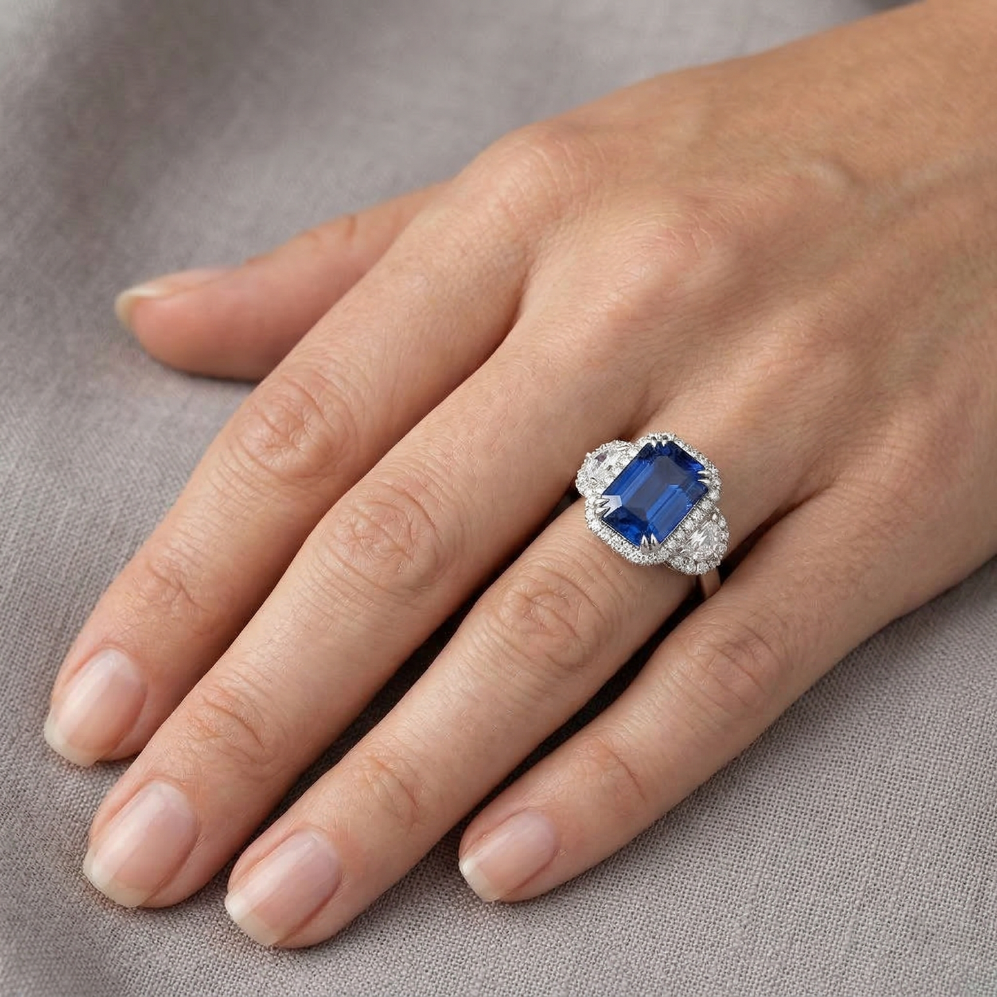 echter round saphir 5Karat ring mit Diamantbesatz