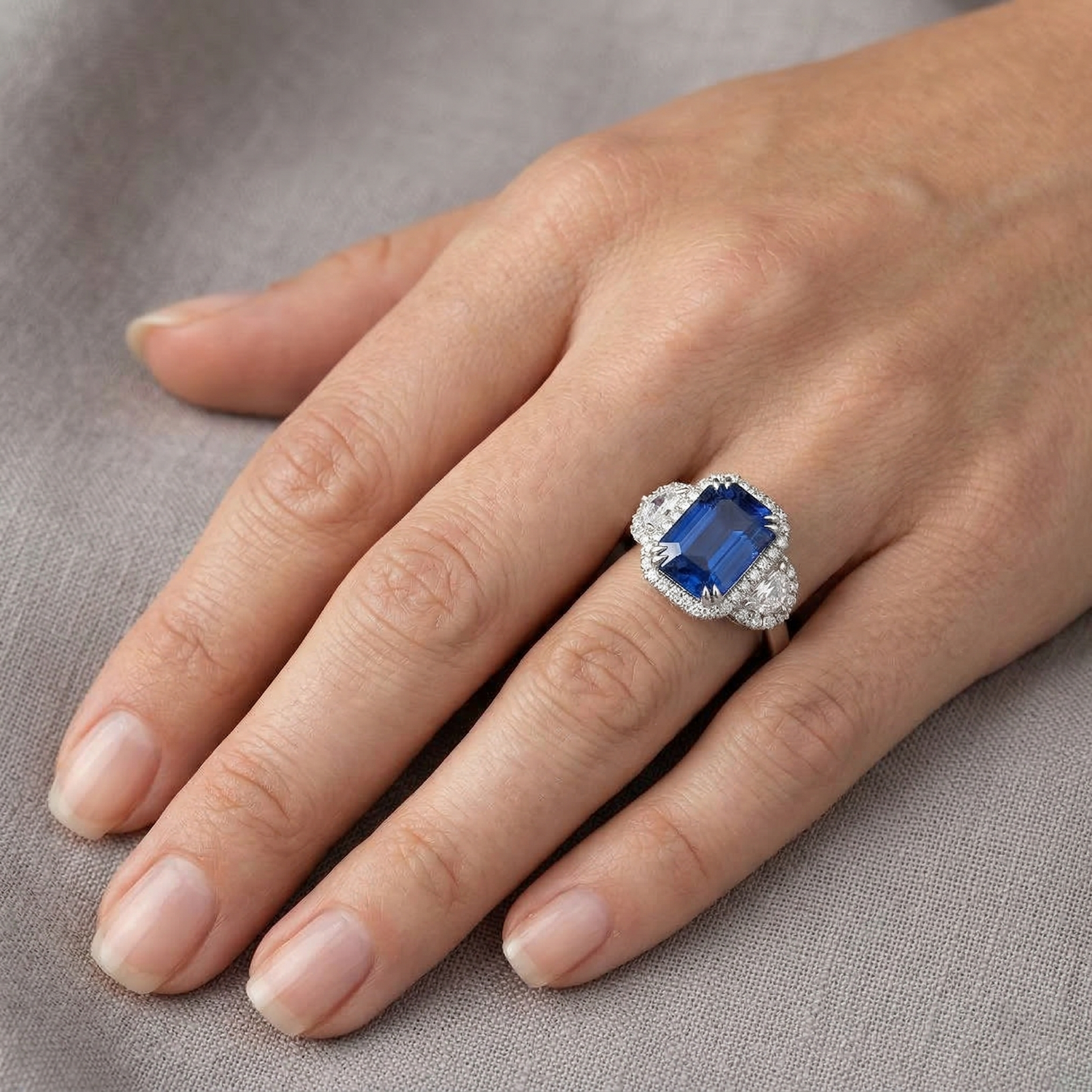 echter round saphir 5Karat ring mit Diamantbesatz